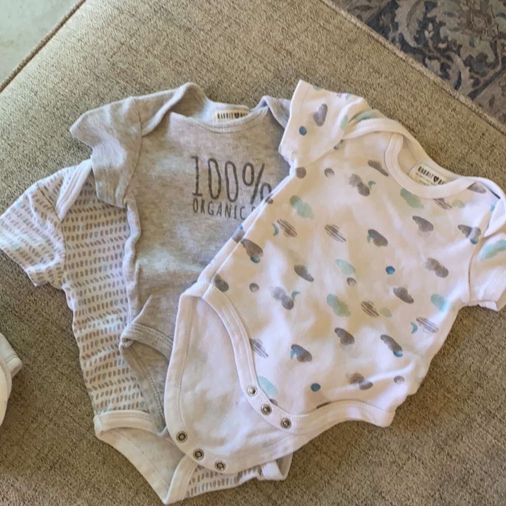 Set of onesies